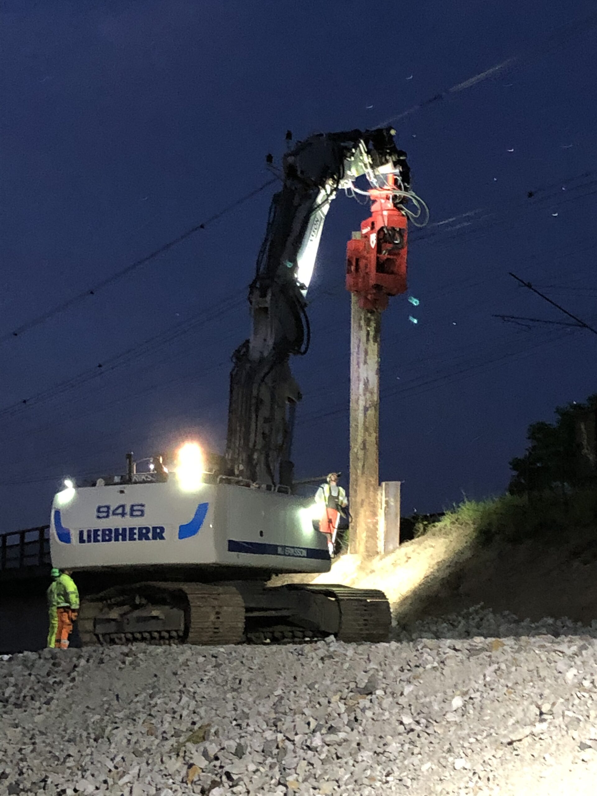 PVE 2308SG installs sheets piles for Swedish Railways